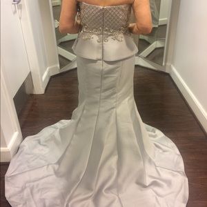 JOVANI NEE WITH TAGS. Size 8. Never been worn.